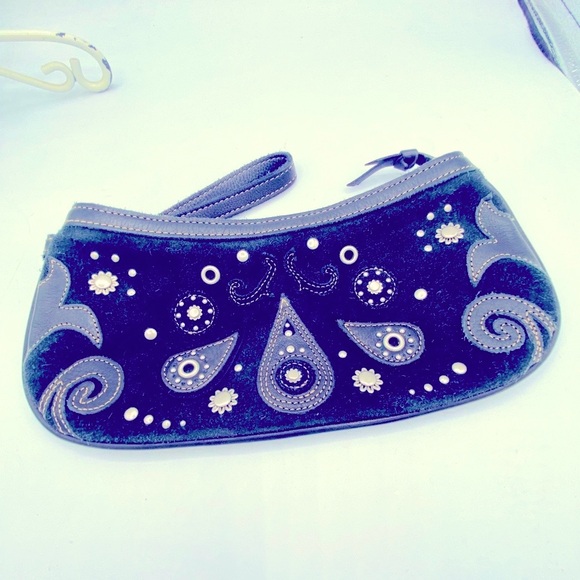 Black Leather /Suede Crescent Shaped Wristlet Bag Paisley Designs Silver Studs - Picture 4 of 15